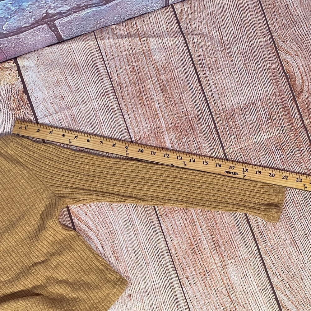 as Ribbed Knit Long Sleeve Top Women’s S Tan Cozy Great Condition - Picture 9 of 10